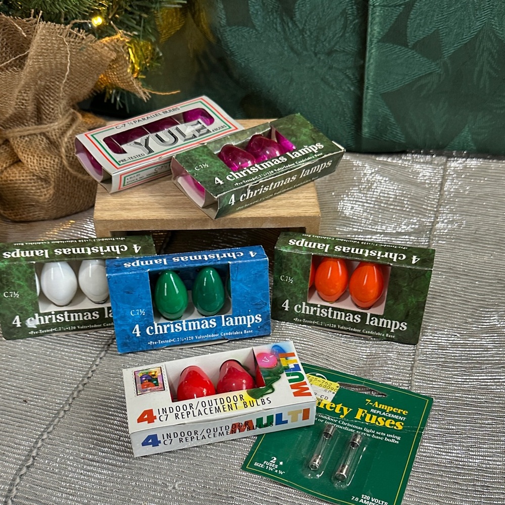 Vintage‎ Christmas Replacement Bulbs C 7 1/2 (5) C7 (1) And 2 120 Volts Fuses